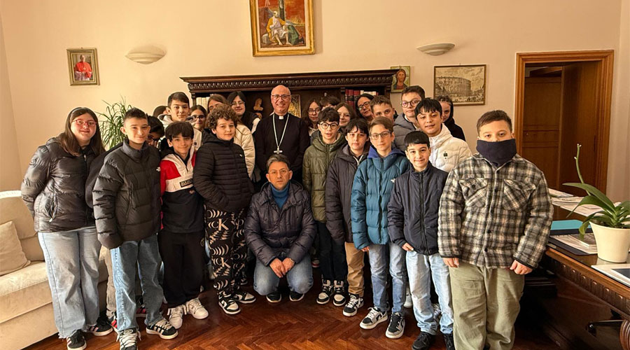 LA VISITA IN EPISCOPIO DEI RAGAZZI DELLA SCUOLA DI VIETRI DI POTENZA